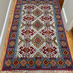 Chain stitch Area Rug